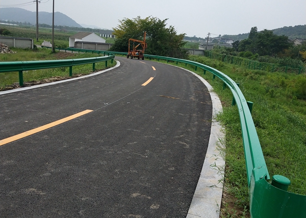 鄉(xiāng)村公路波型護欄